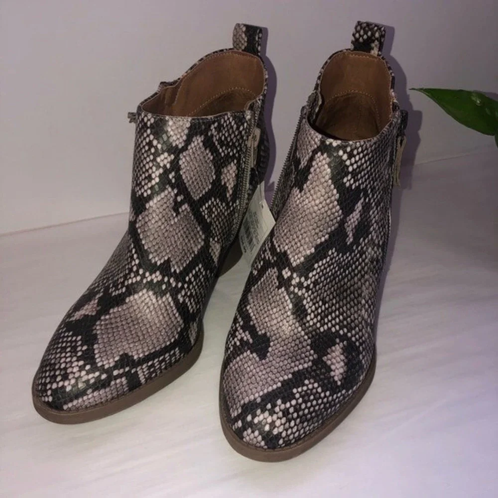 Universal Thread Women's Ankle Boots‎ Size 8.5W